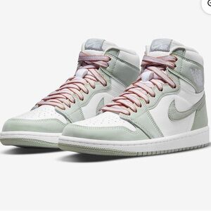 Nike Women’s Air Jordan 1 Retro High OG - Seafoam